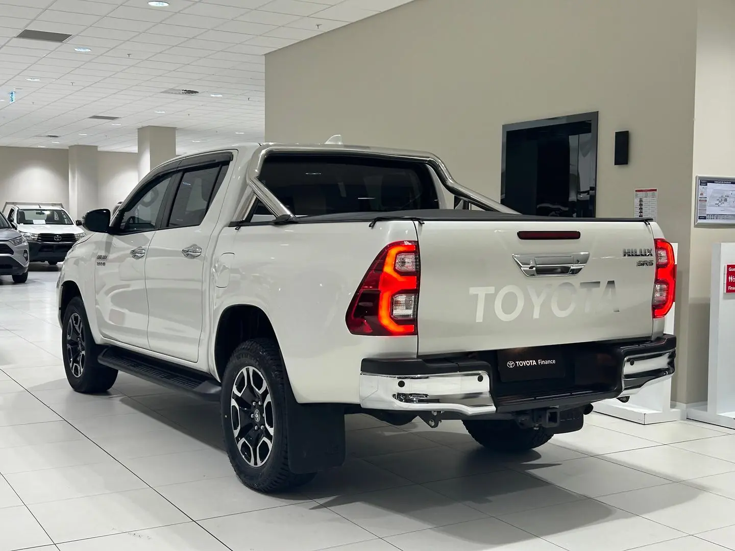 2021 Toyota Hilux Gallery Image 8