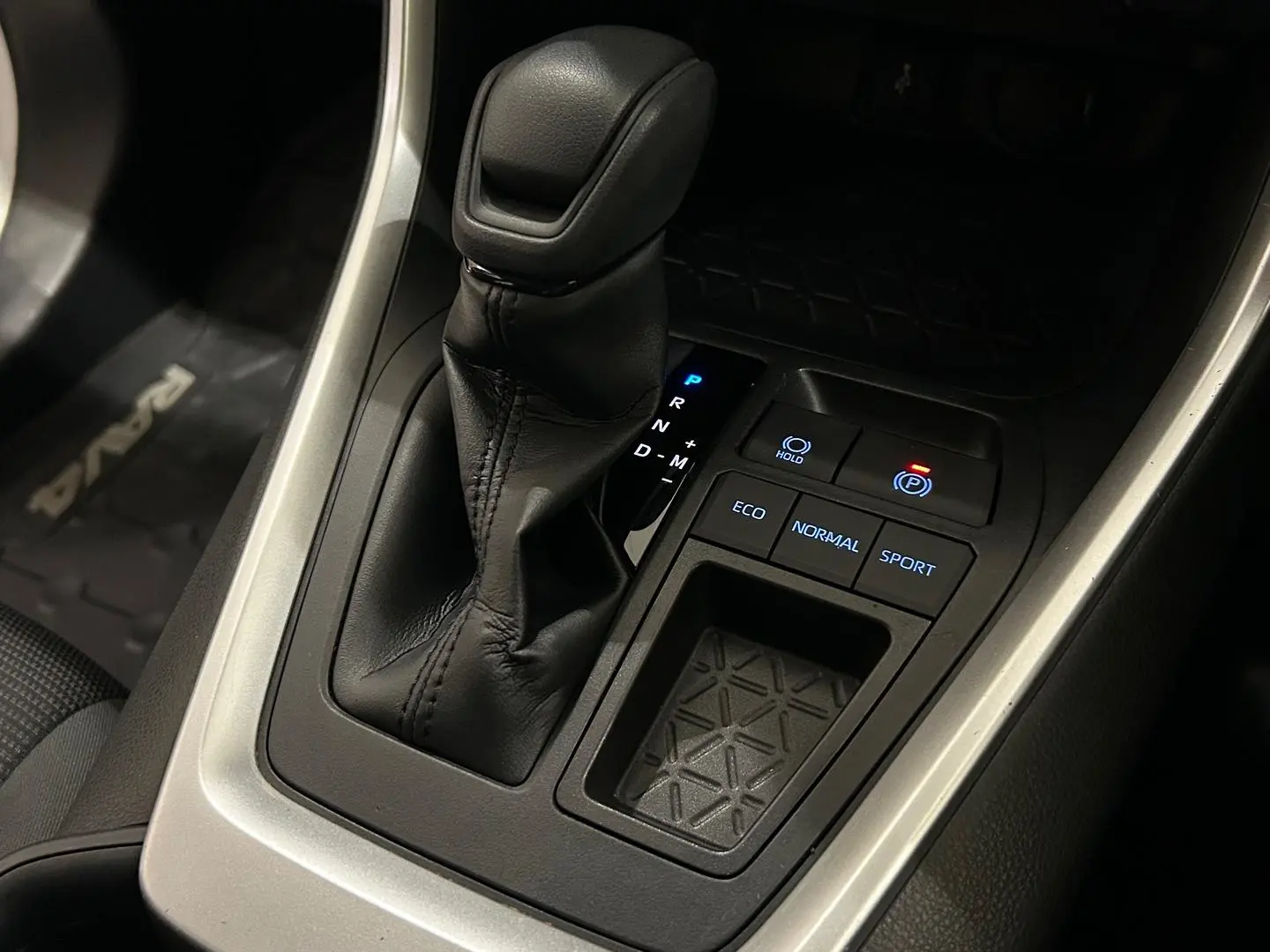 2022 Toyota RAV4 Gallery Image 16