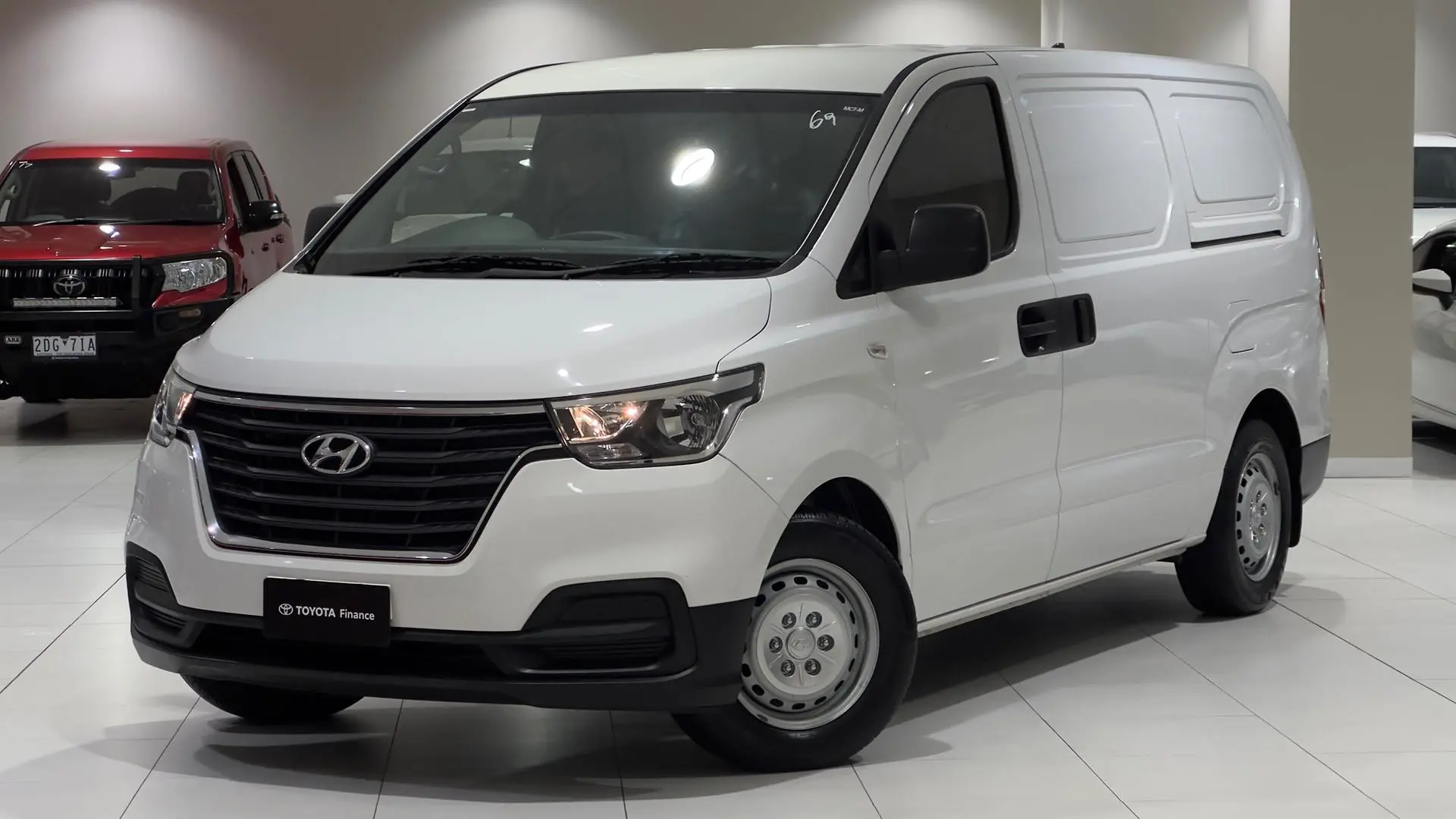 2021 Hyundai iLoad Gallery Image 5