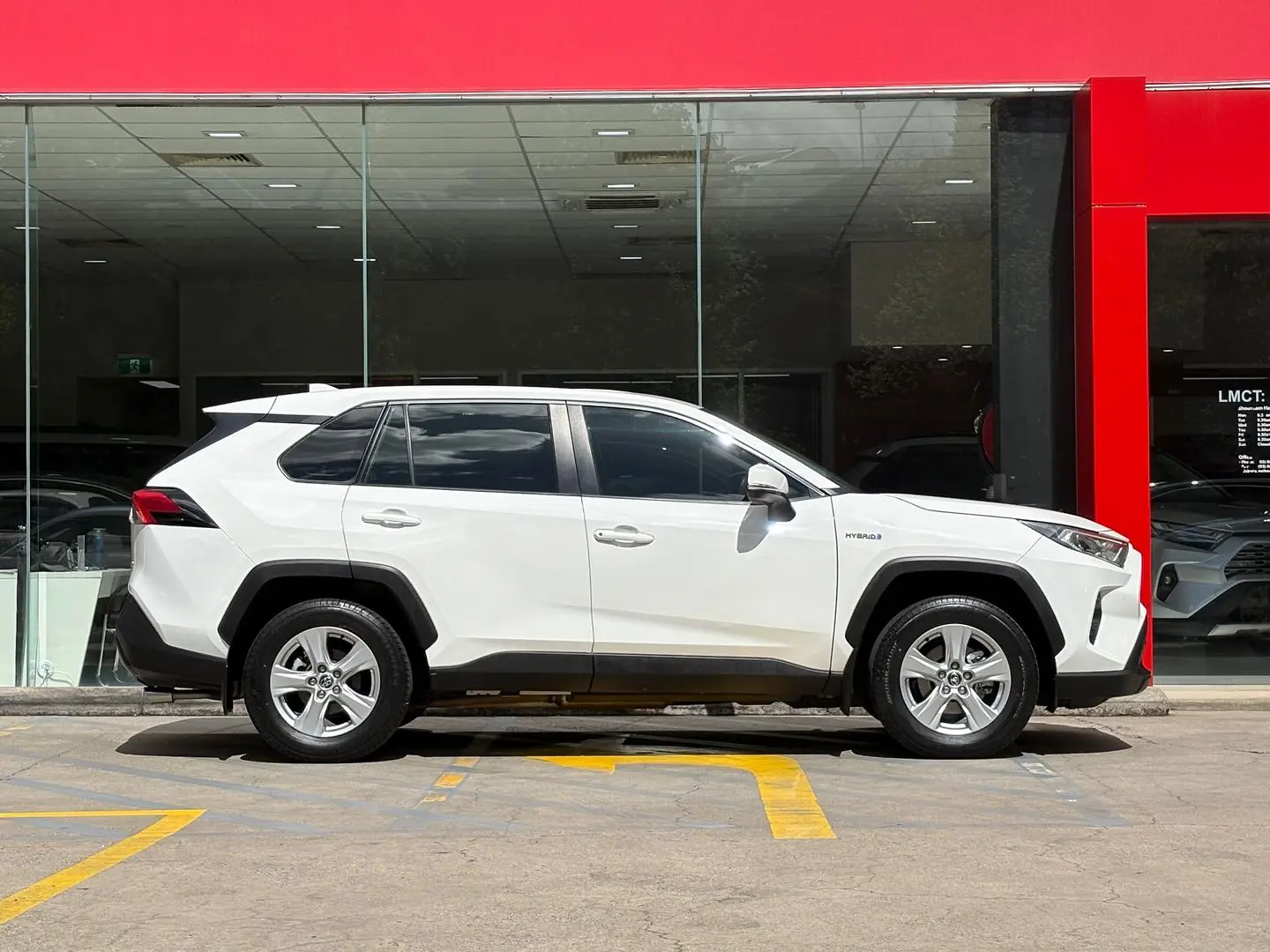 2021 Toyota RAV4 Gallery Image 2