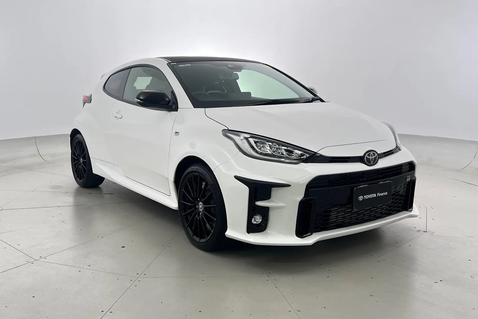 2021 Toyota Yaris Gallery Image 1