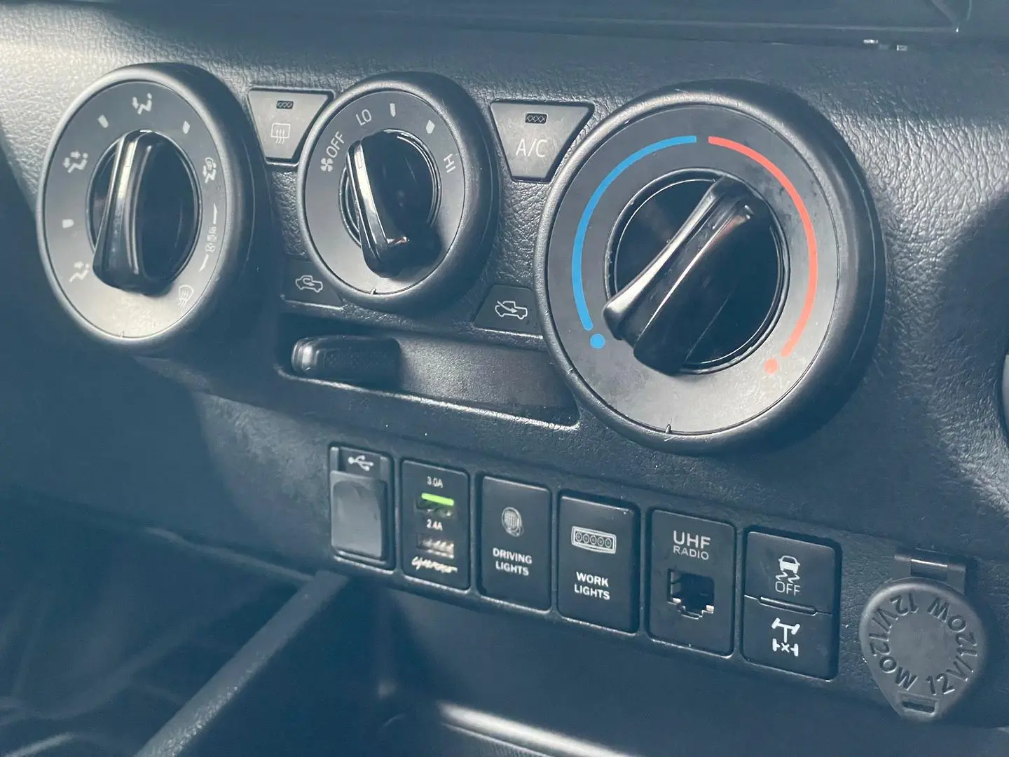 2020 Toyota Hilux Gallery Image 17