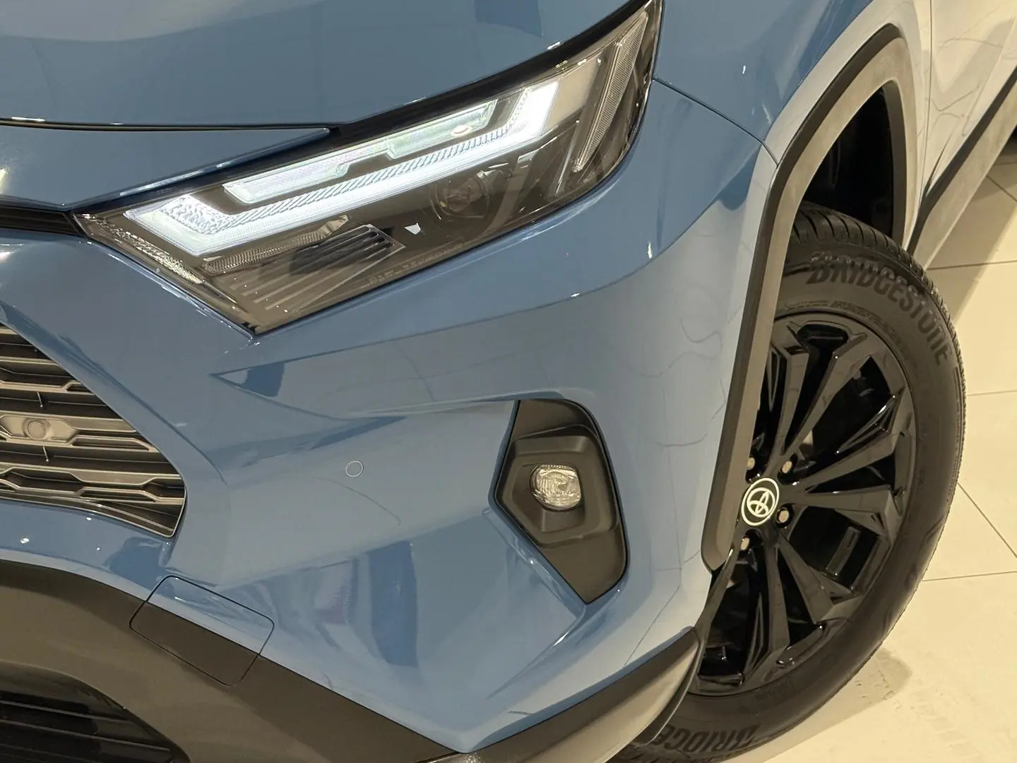 2025 Toyota RAV4 Gallery Image 11