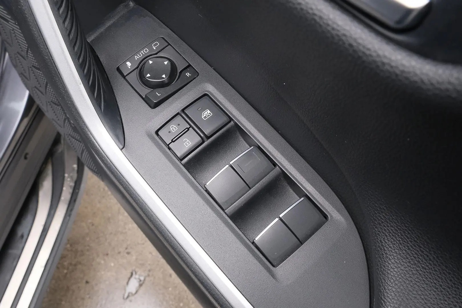 2021 Toyota RAV4 Gallery Image 14