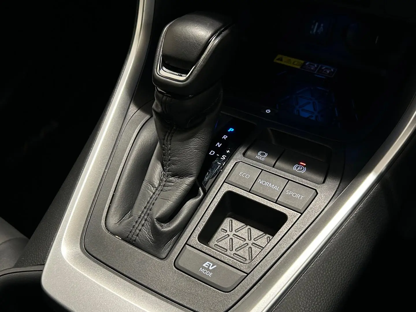 2024 Toyota RAV4 Gallery Image 17