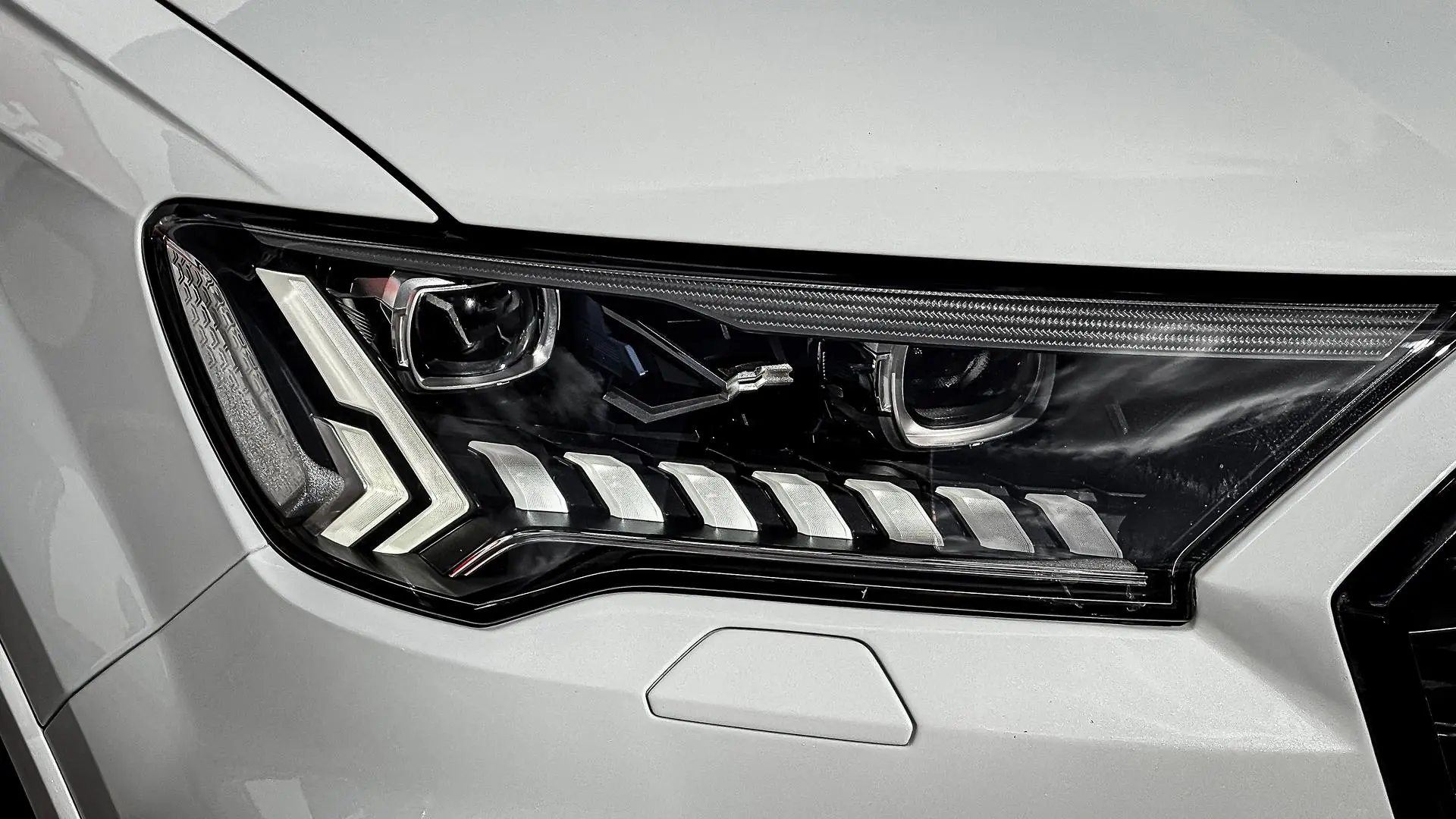 2021 Audi SQ7 Gallery Image 14