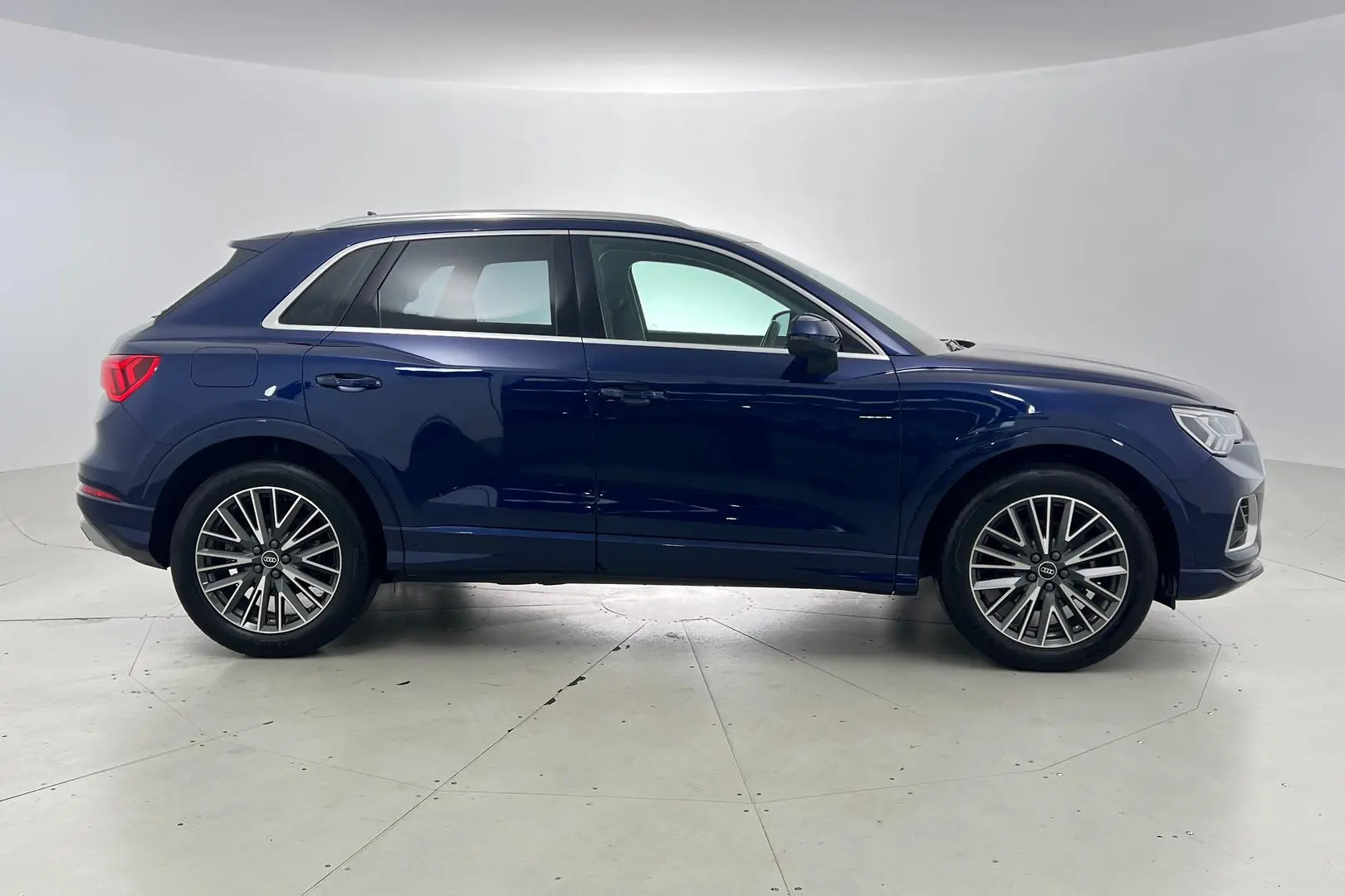 2021 Audi Q3 Gallery Image 3