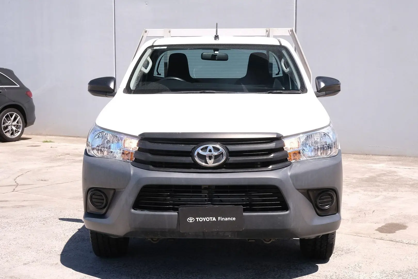 2017 Toyota Hilux Gallery Image 3