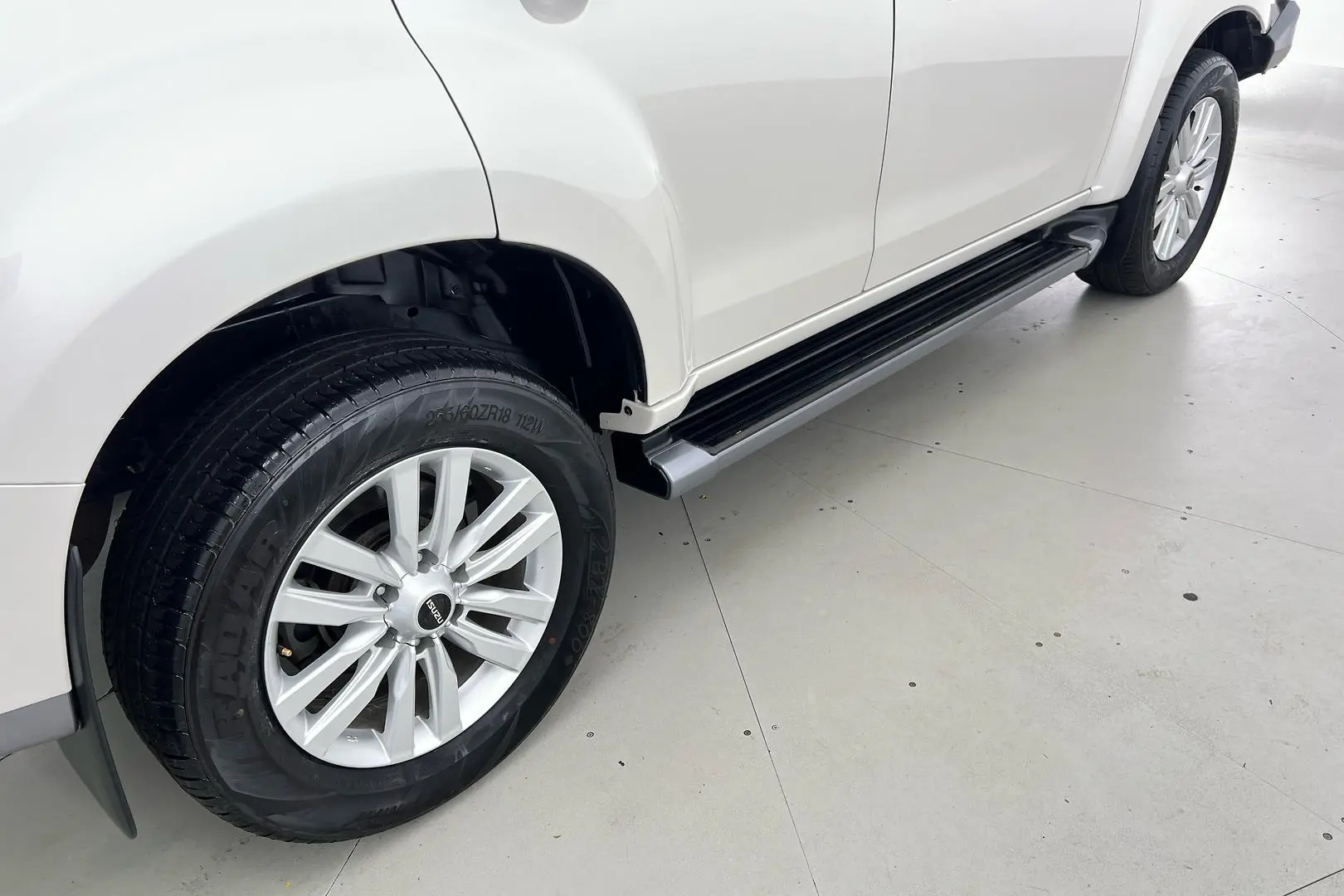 2018 Isuzu MU-X Gallery Image 9