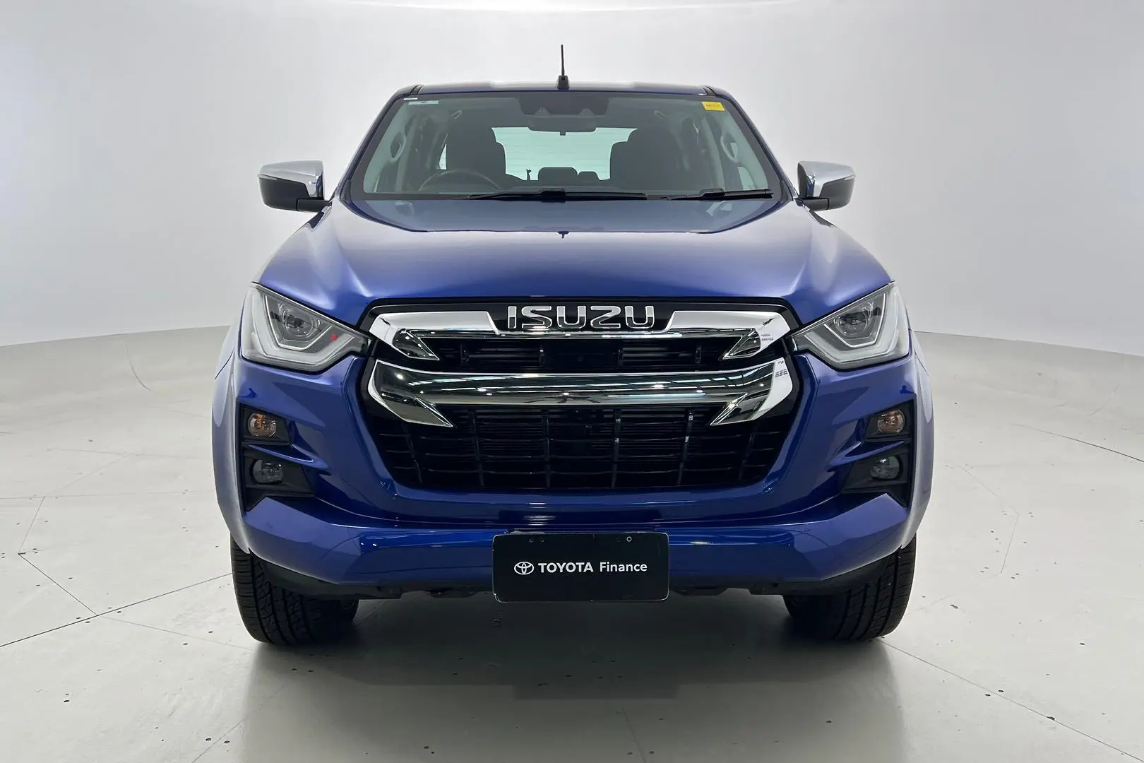 2021 Isuzu D-MAX Gallery Image 10