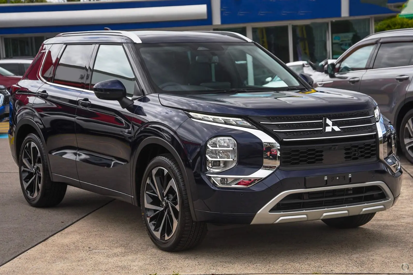 2022 Mitsubishi Outlander Gallery Image 5