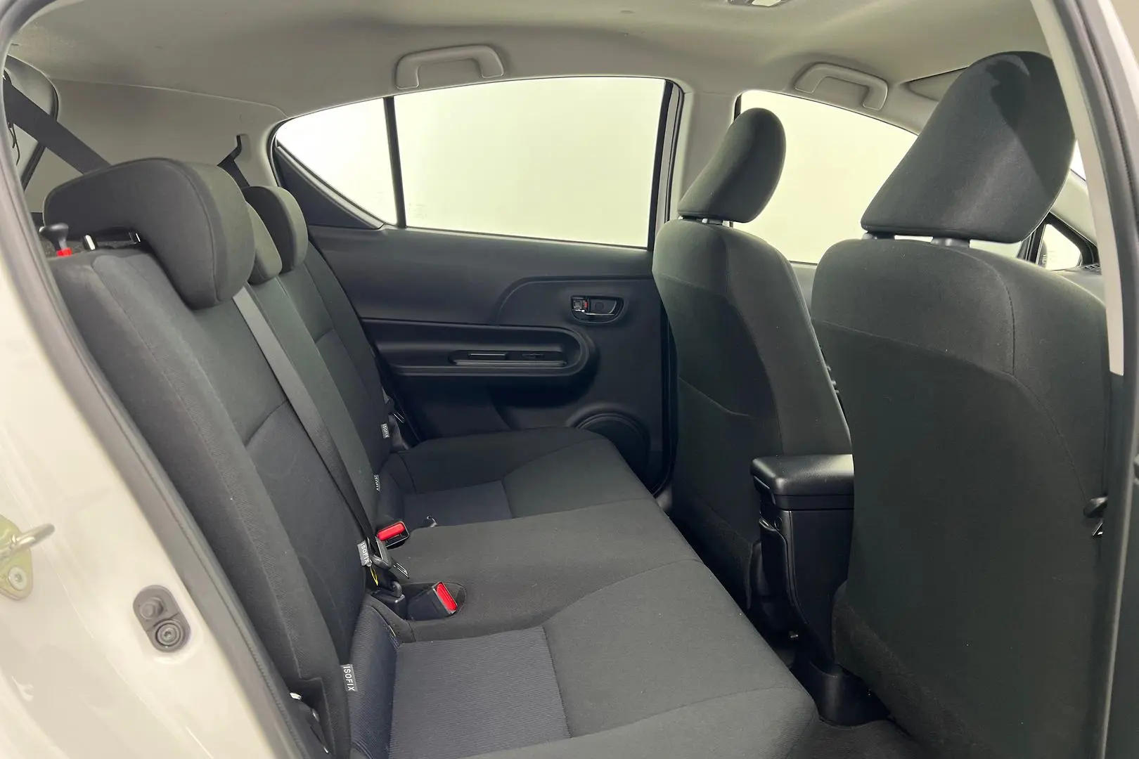 2018 Toyota Prius C Gallery Image 11