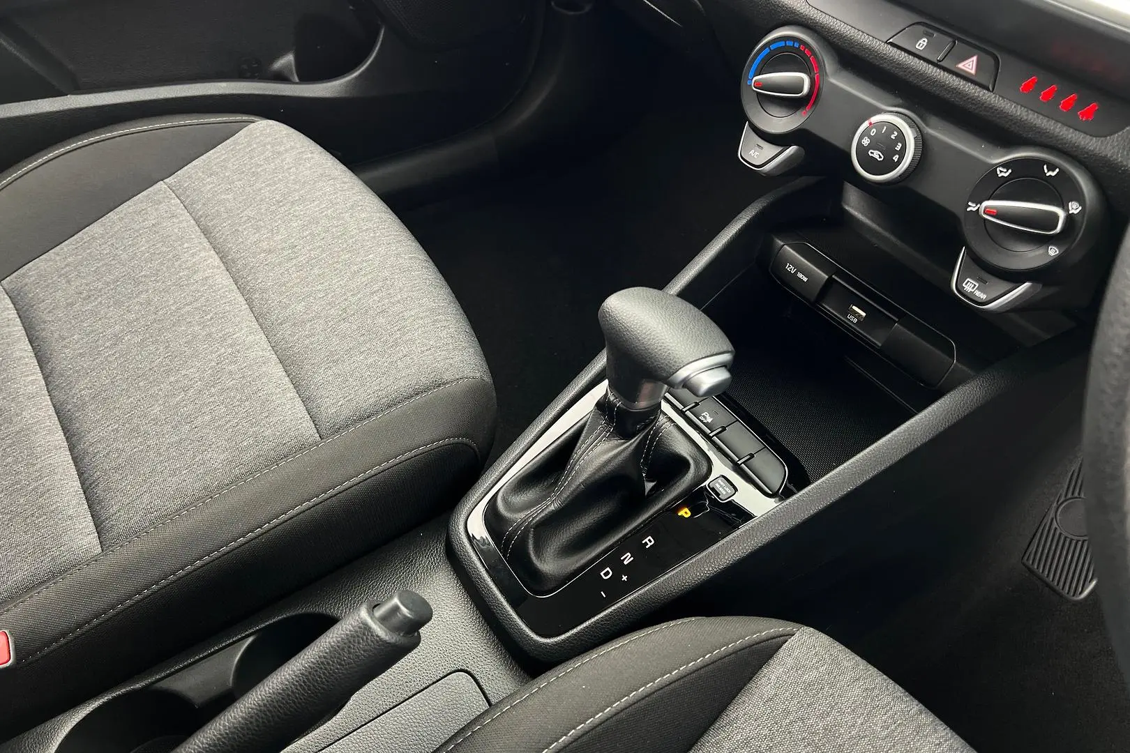 2022 Kia Stonic Gallery Image 13