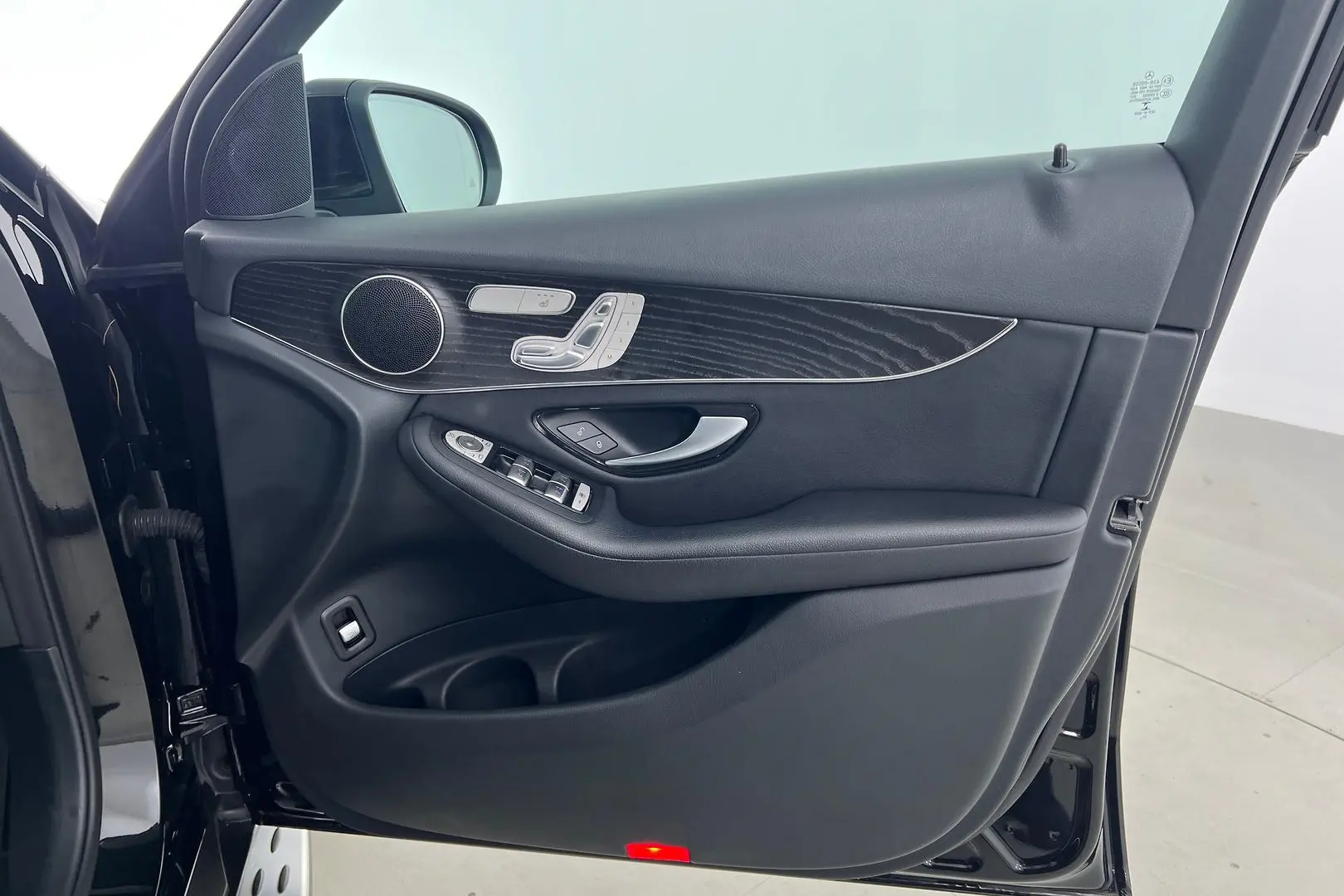 2022 Mercedes-Benz GLC-Class Gallery Image 13