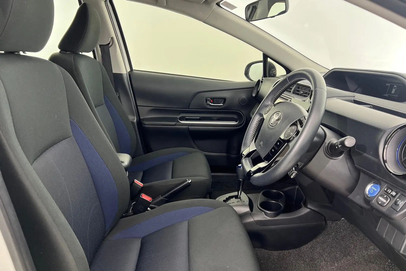 2018 Toyota Prius C Gallery Image 12
