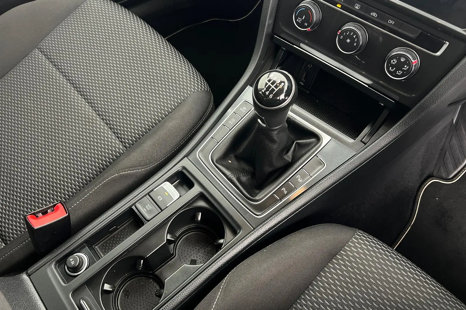 2018 Volkswagen Golf Gallery Image 17
