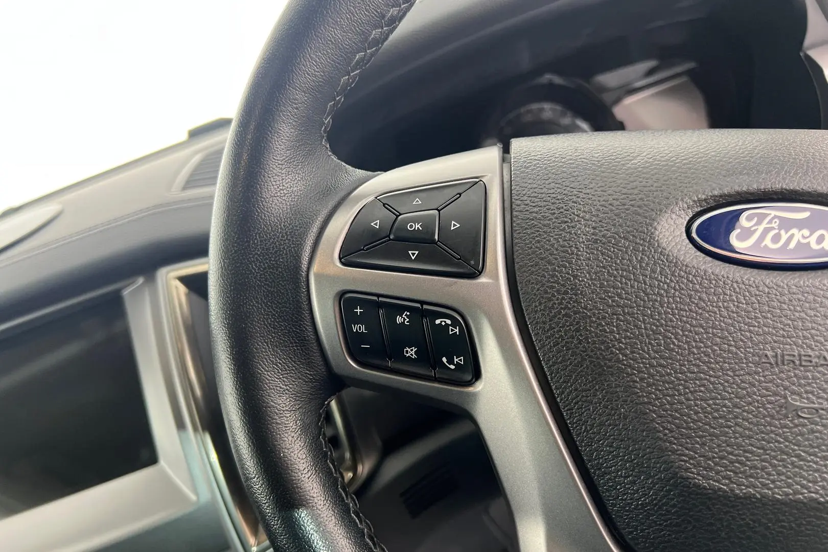 2018 Ford Everest Gallery Image 19