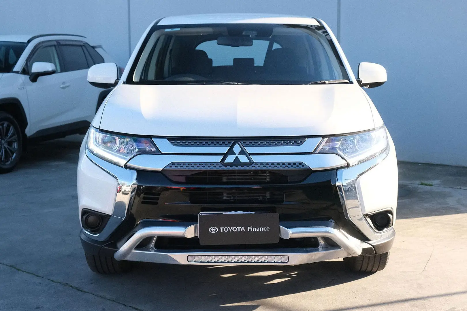 2021 Mitsubishi Outlander Gallery Image 3