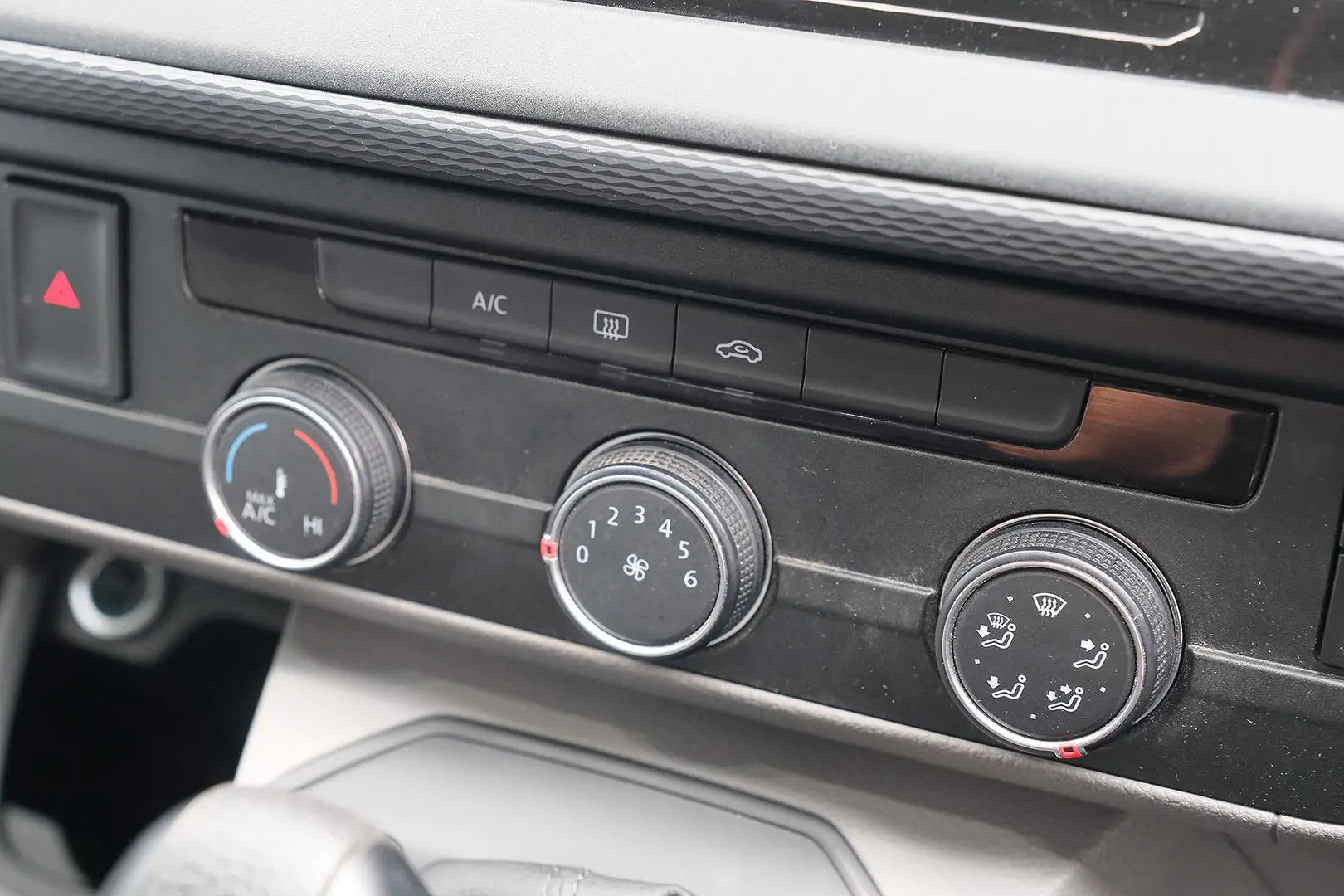 2022 Volkswagen Transporter Gallery Image 20