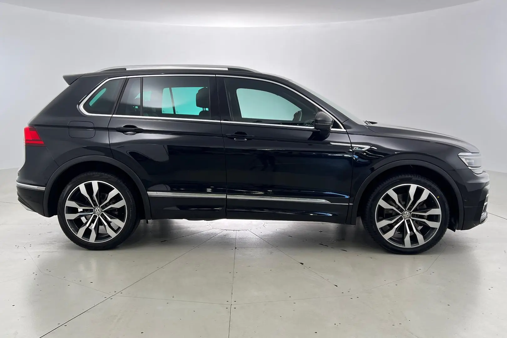 2020 Volkswagen Tiguan Gallery Image 5
