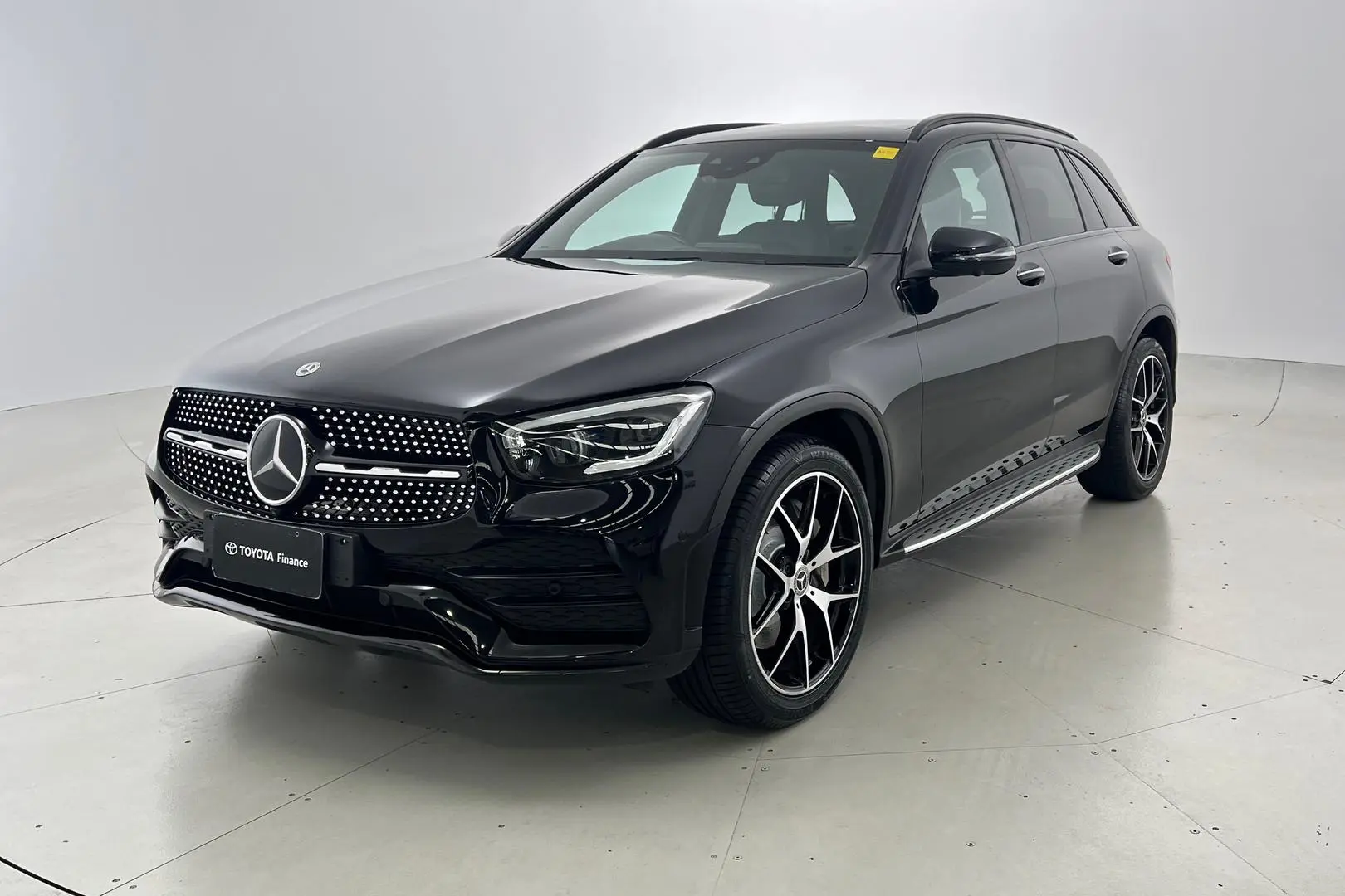 2022 Mercedes-Benz GLC-Class Gallery Image 9