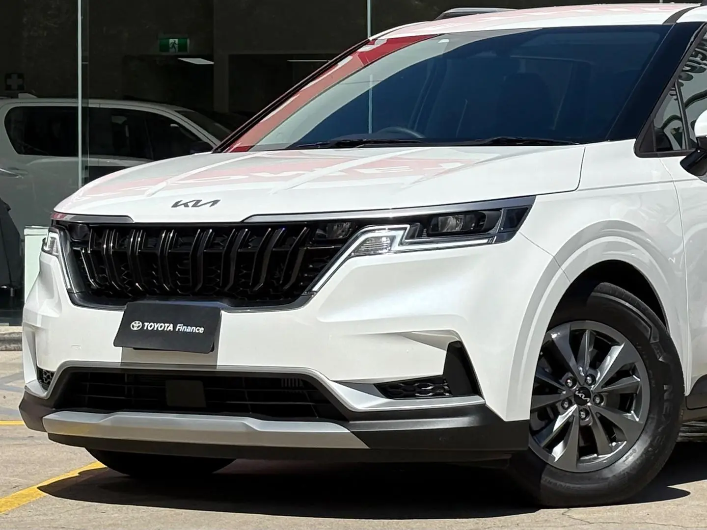 2022 Kia Carnival Gallery Image 6