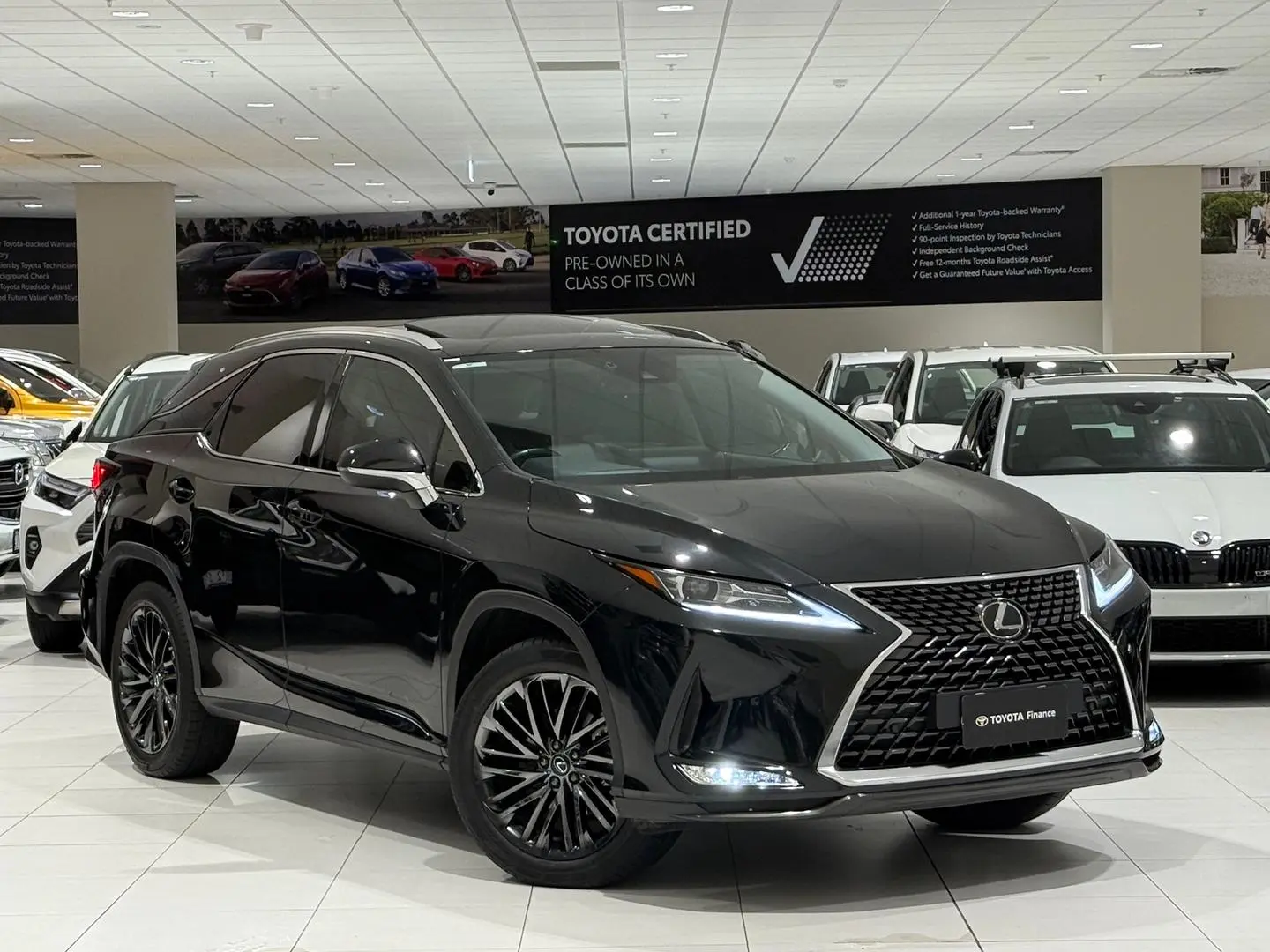 2022 Lexus RX Gallery Image 1