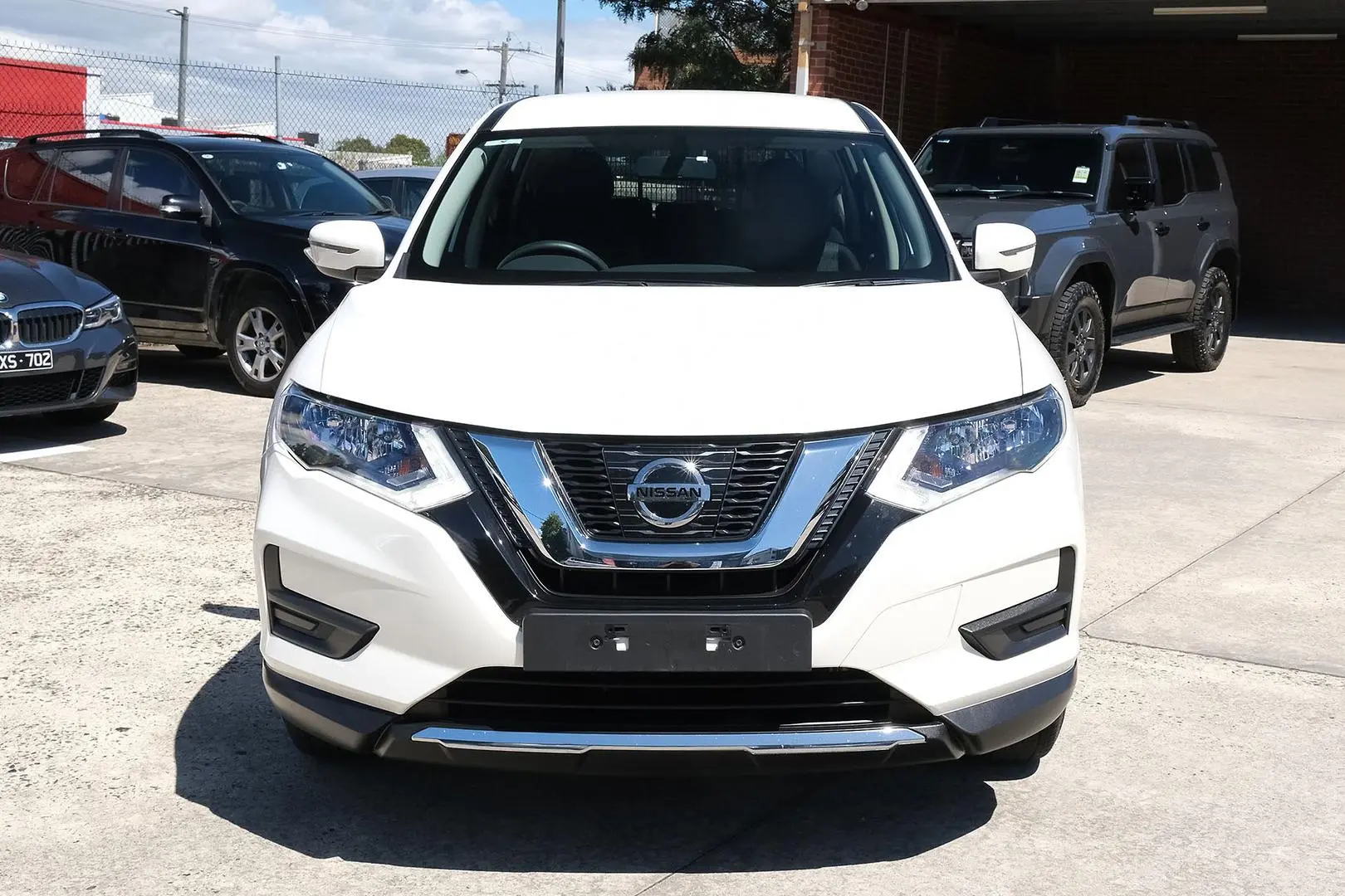 2019 Nissan X-Trail Gallery Image 3