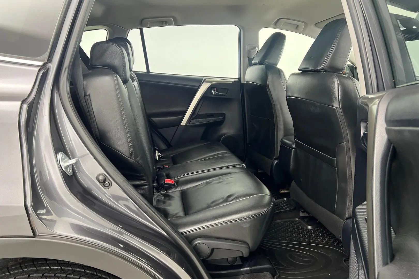 2015 Toyota RAV4 Gallery Image 12