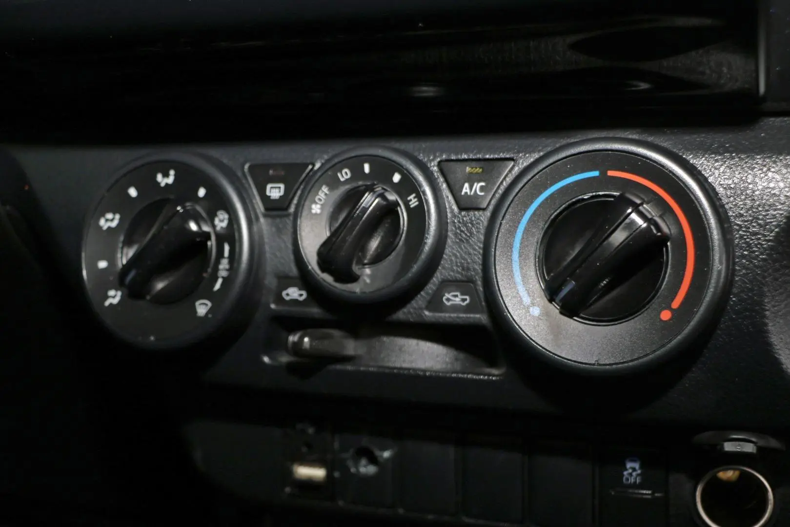 2021 Toyota Hilux Gallery Image 17