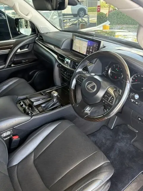 2020 Lexus LX Gallery Image 4