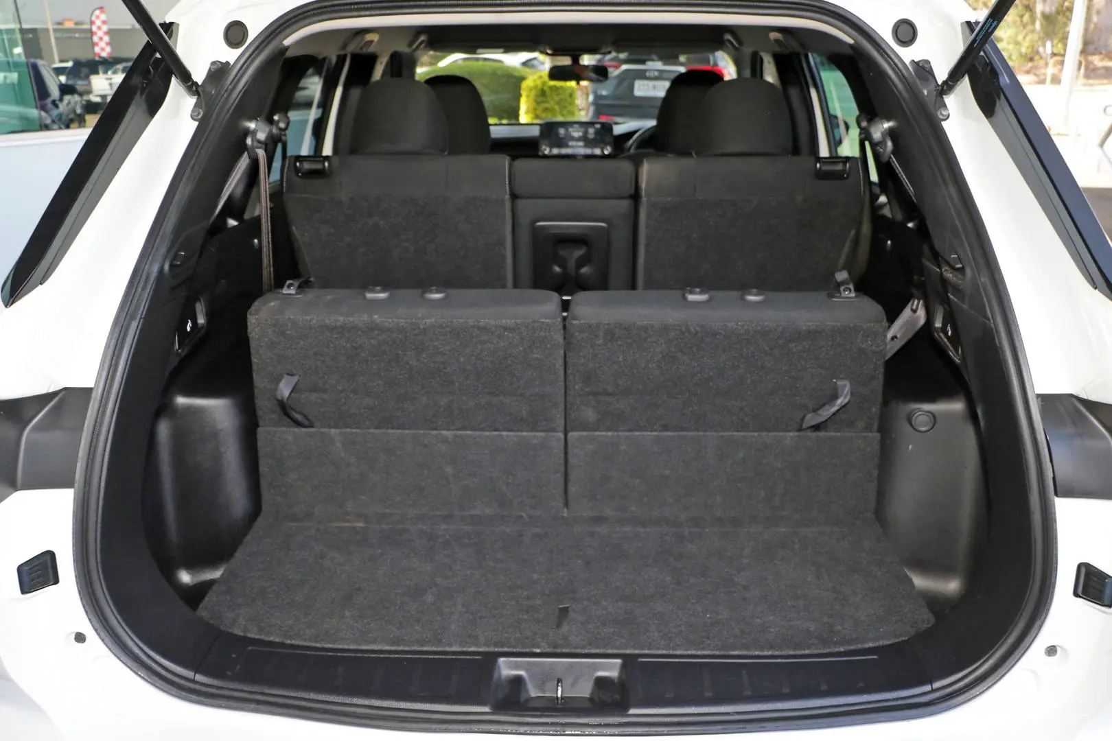 2021 Mitsubishi Outlander Gallery Image 22