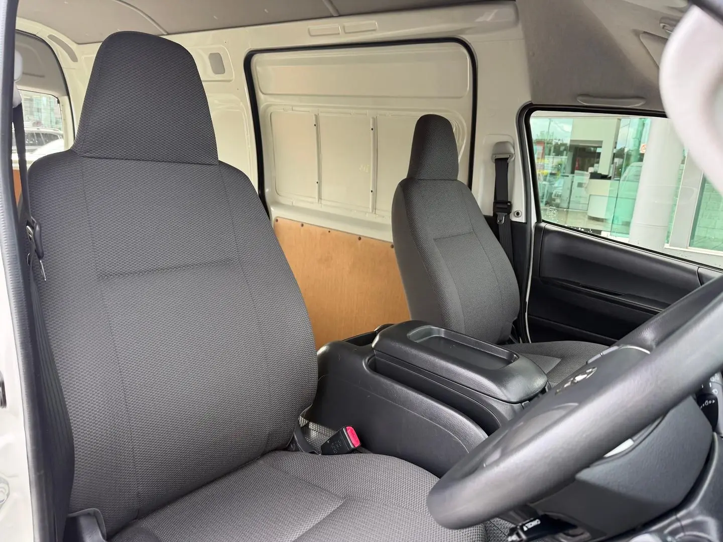2016 Toyota Hiace Gallery Image 7