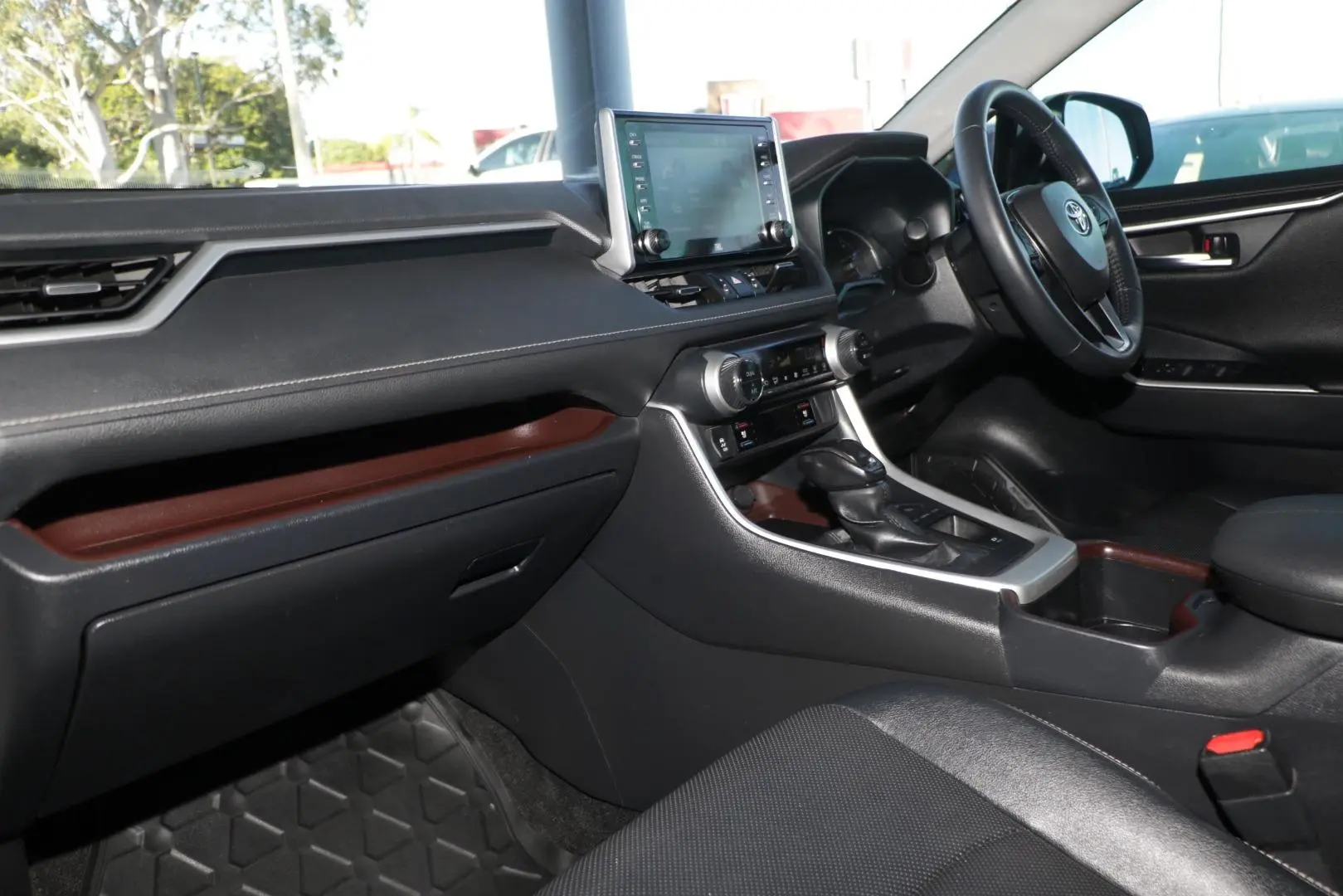 2022 Toyota RAV4 Gallery Image 7