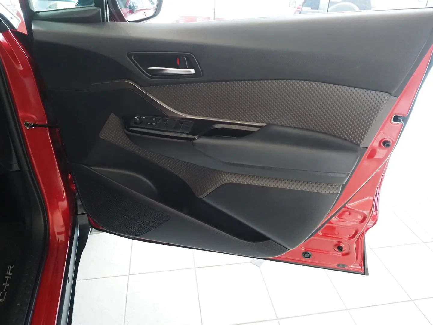 2021 Toyota C-HR Gallery Image 14