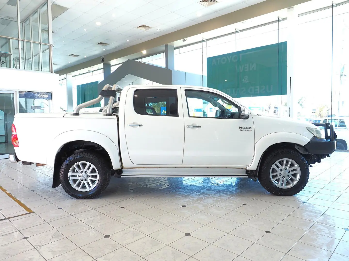 2015 Toyota Hilux Gallery Image 6