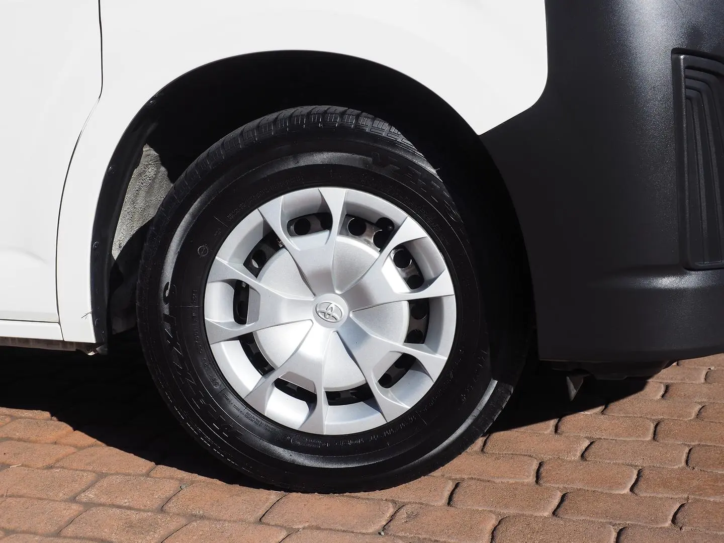 2021 Toyota Hiace Gallery Image 14