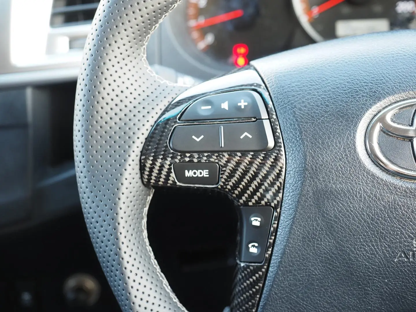 2015 Toyota Hilux Gallery Image 17