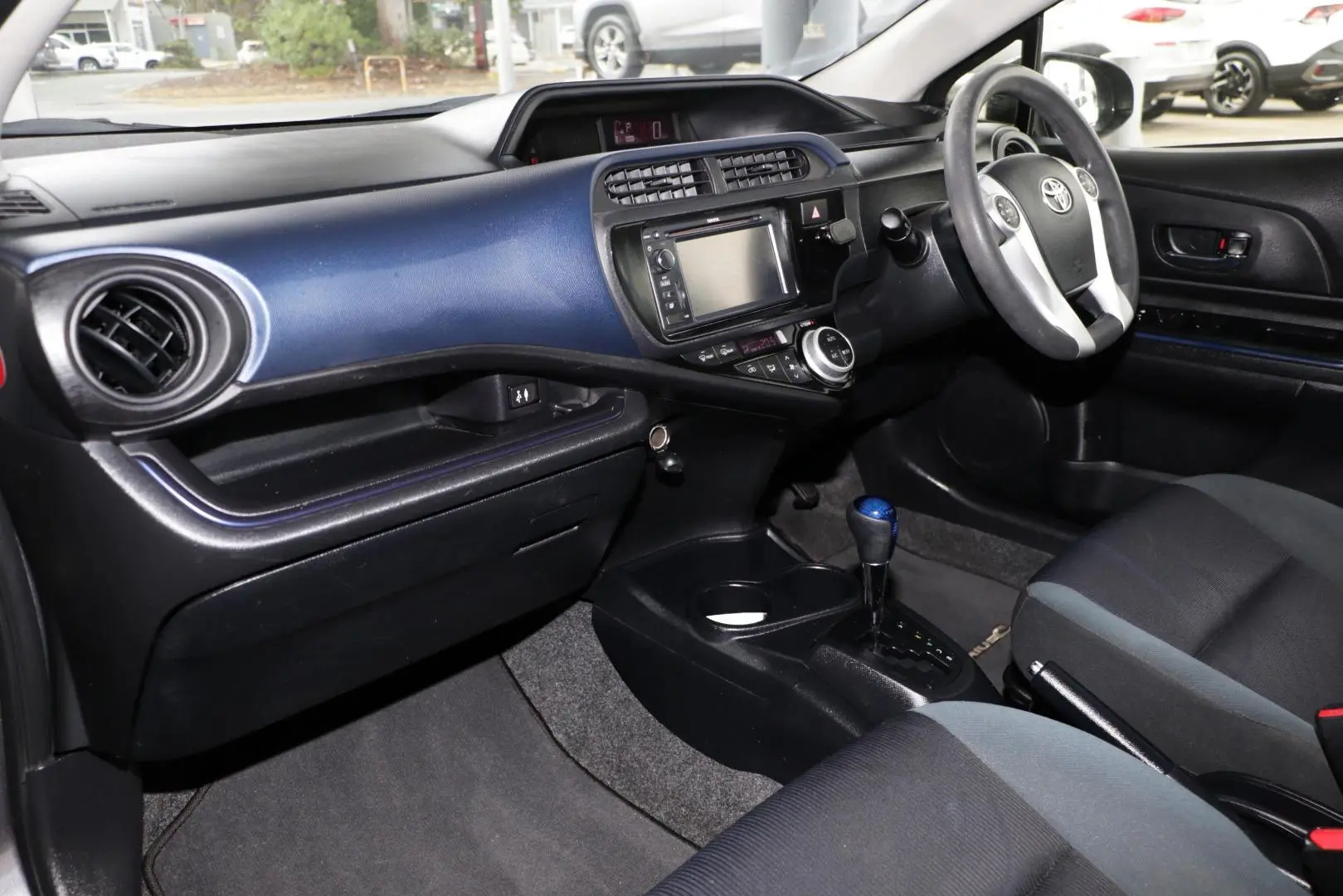 2015 Toyota Prius C Gallery Image 7