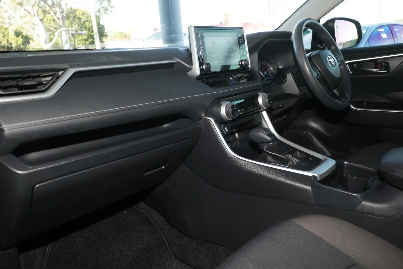2020 Toyota RAV4 Gallery Image 7