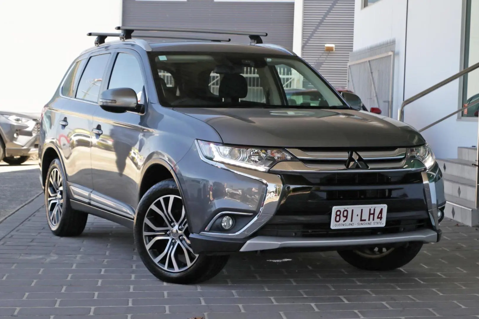 2018 Mitsubishi Outlander Image 1