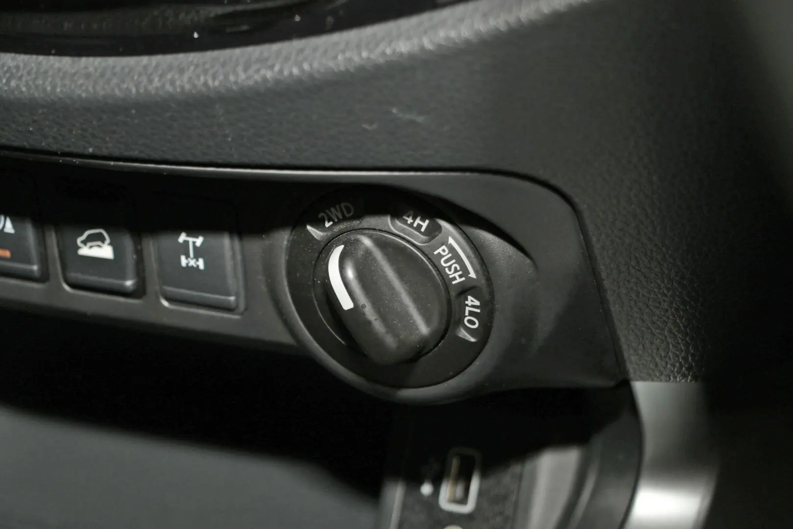 2021 Nissan Navara Gallery Image 16