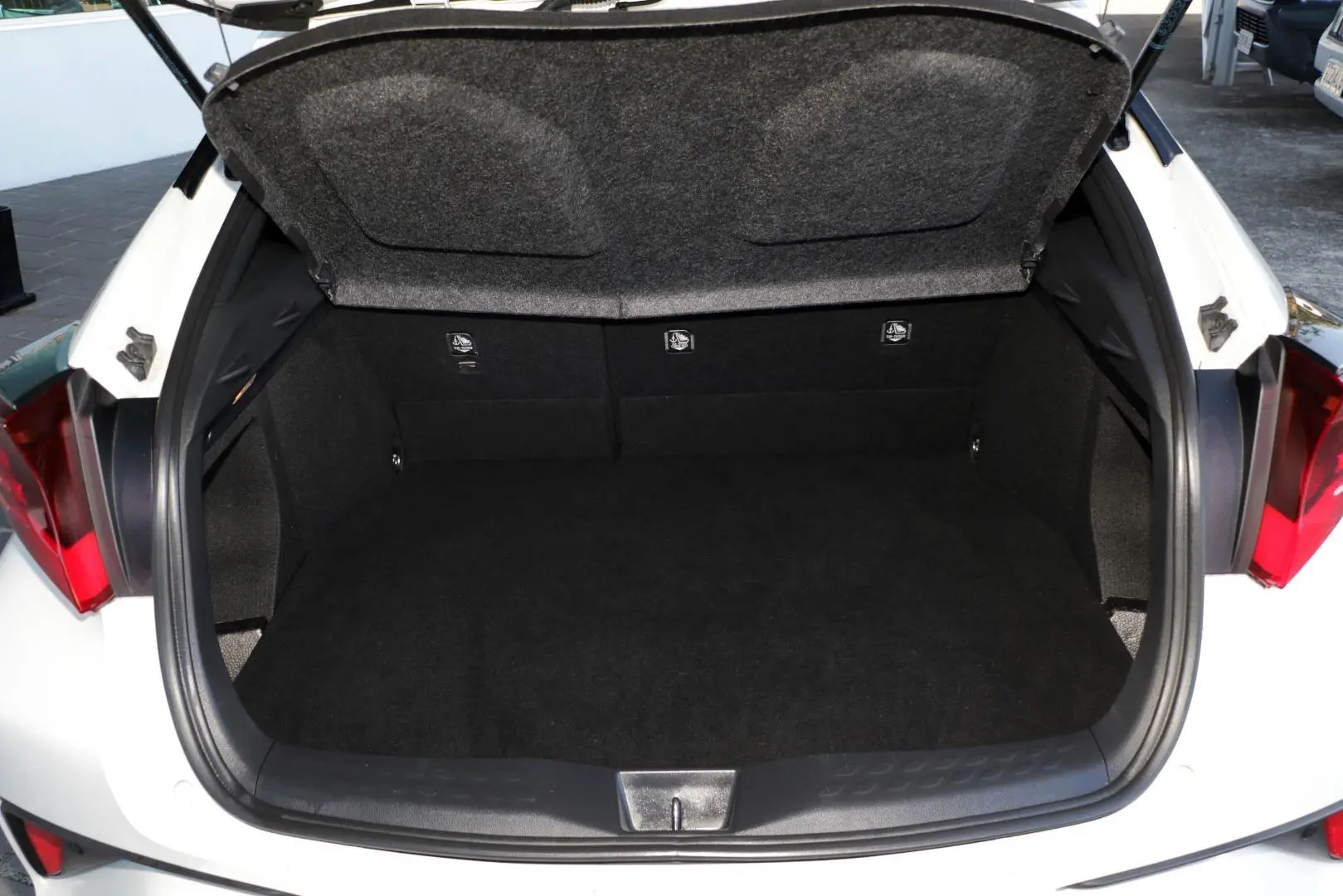 2021 Toyota C-HR Gallery Image 22