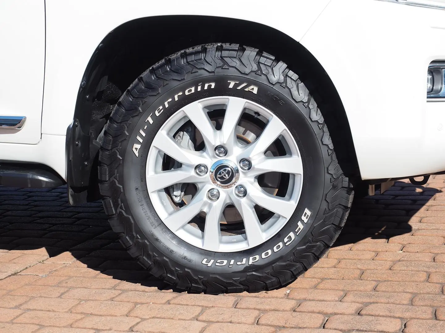 2019 Toyota Landcruiser Gallery Image 17