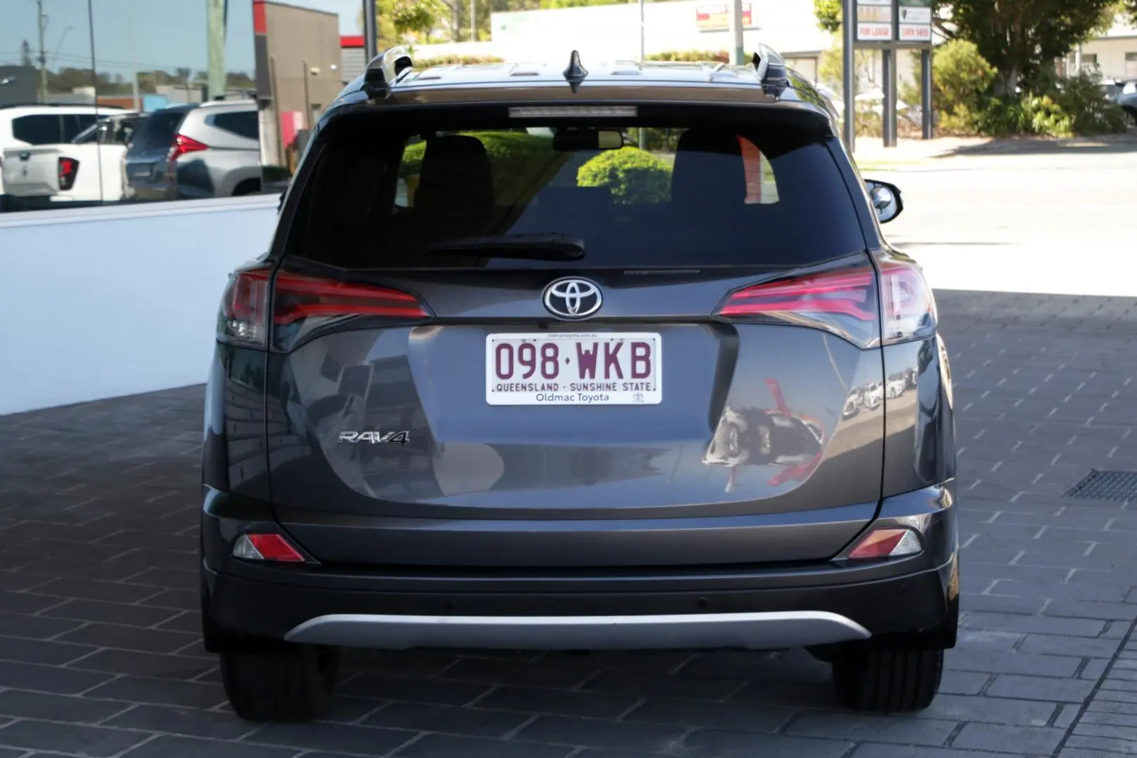 2016 Toyota RAV4 Gallery Image 4