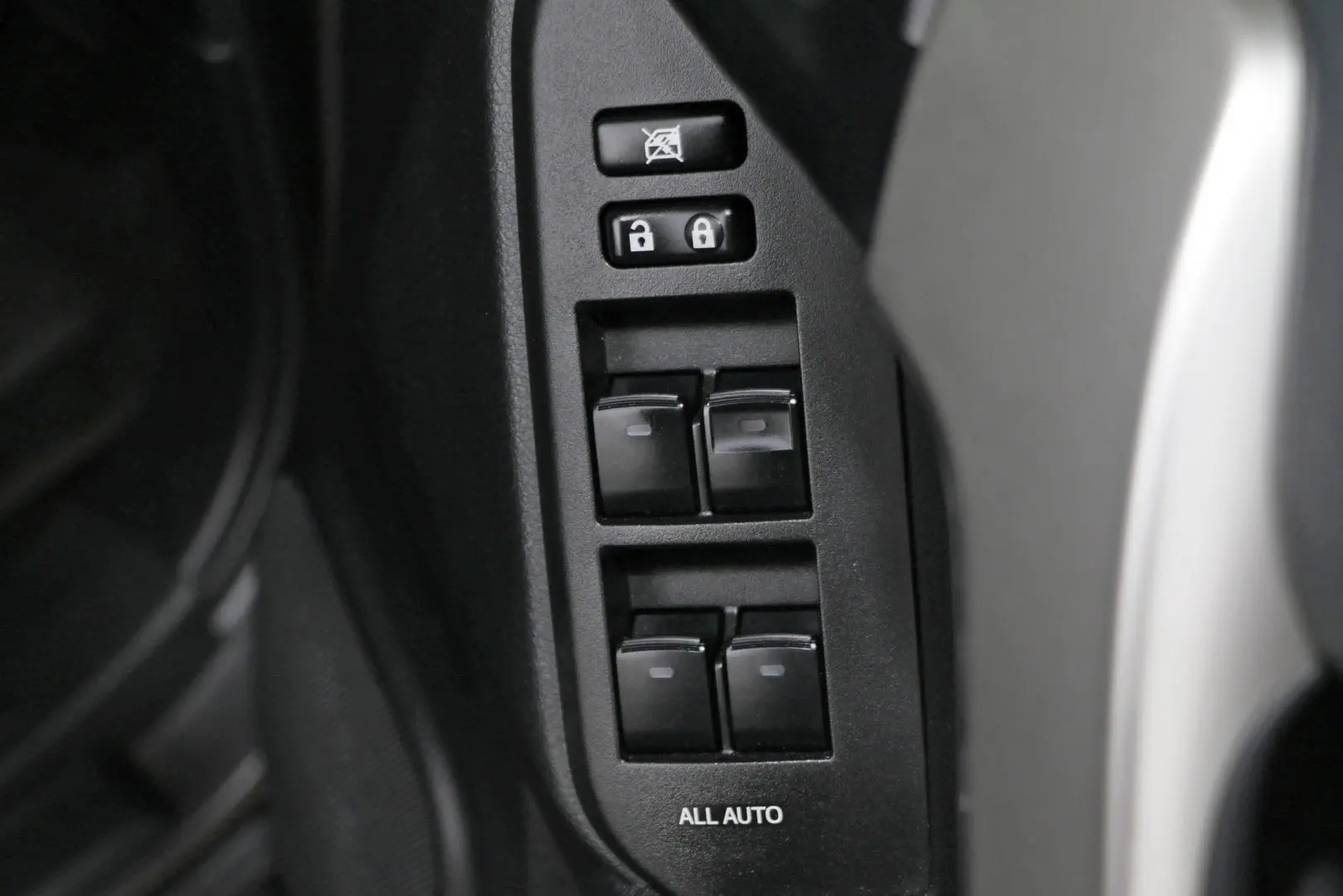 2018 Toyota Landcruiser Prado Gallery Image 20