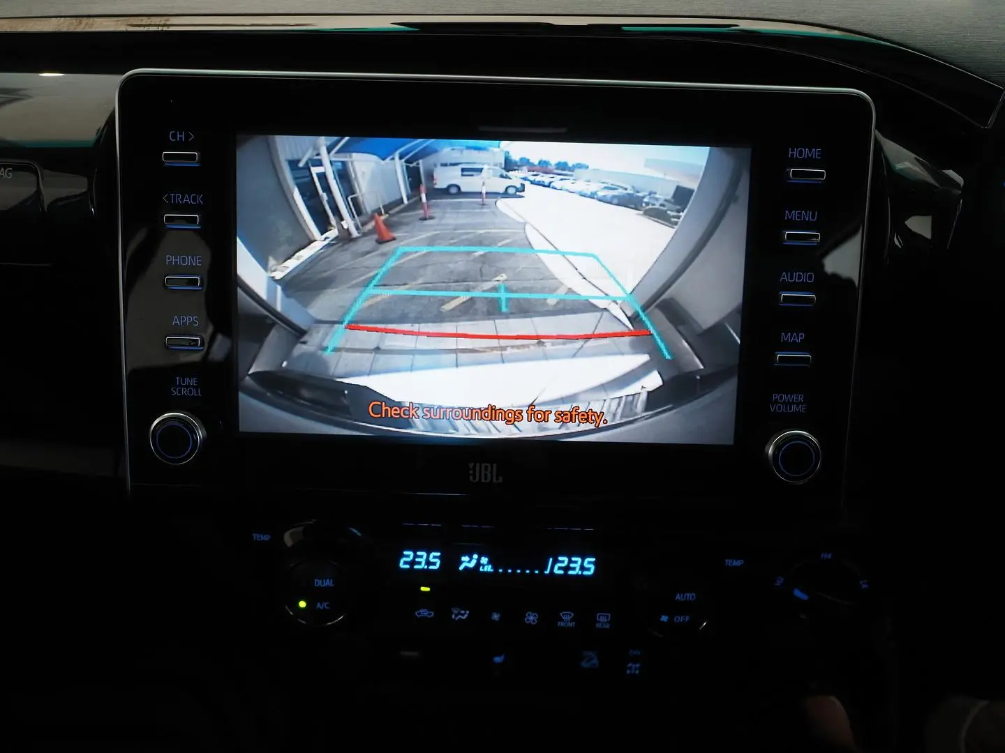 2022 Toyota Hilux Gallery Image 24