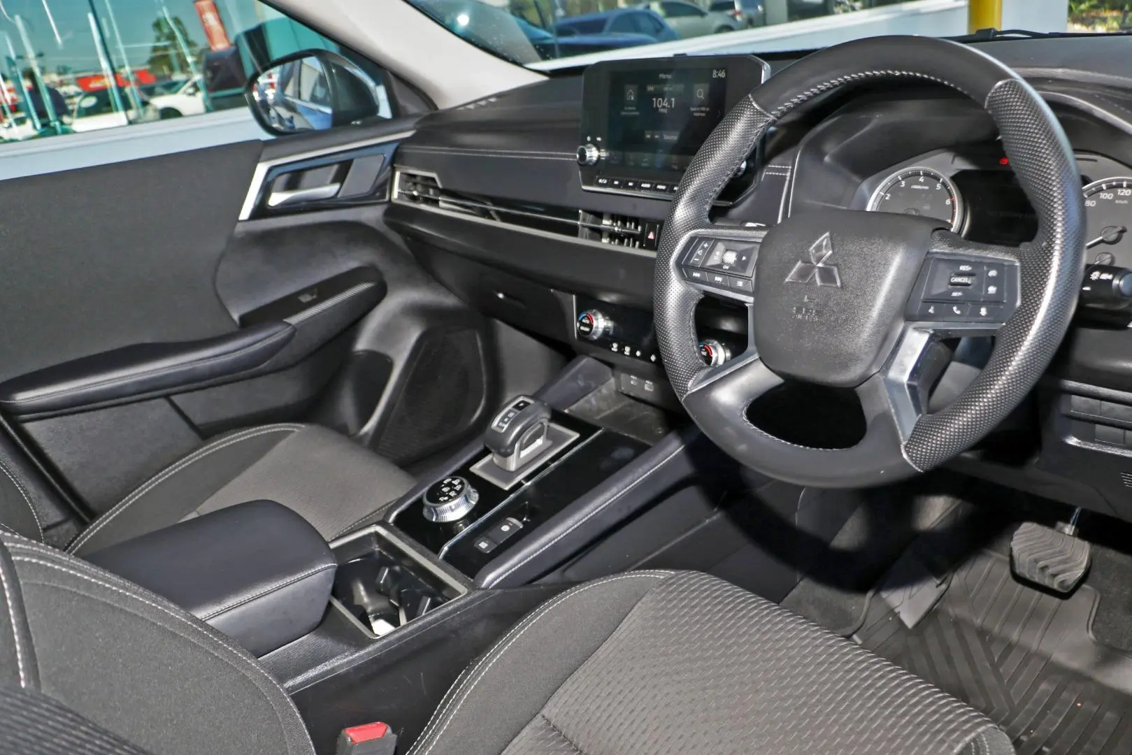 2024 Mitsubishi Outlander Gallery Image 6