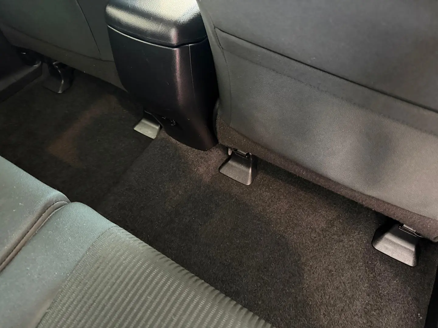 2018 Toyota RAV4 Gallery Image 8