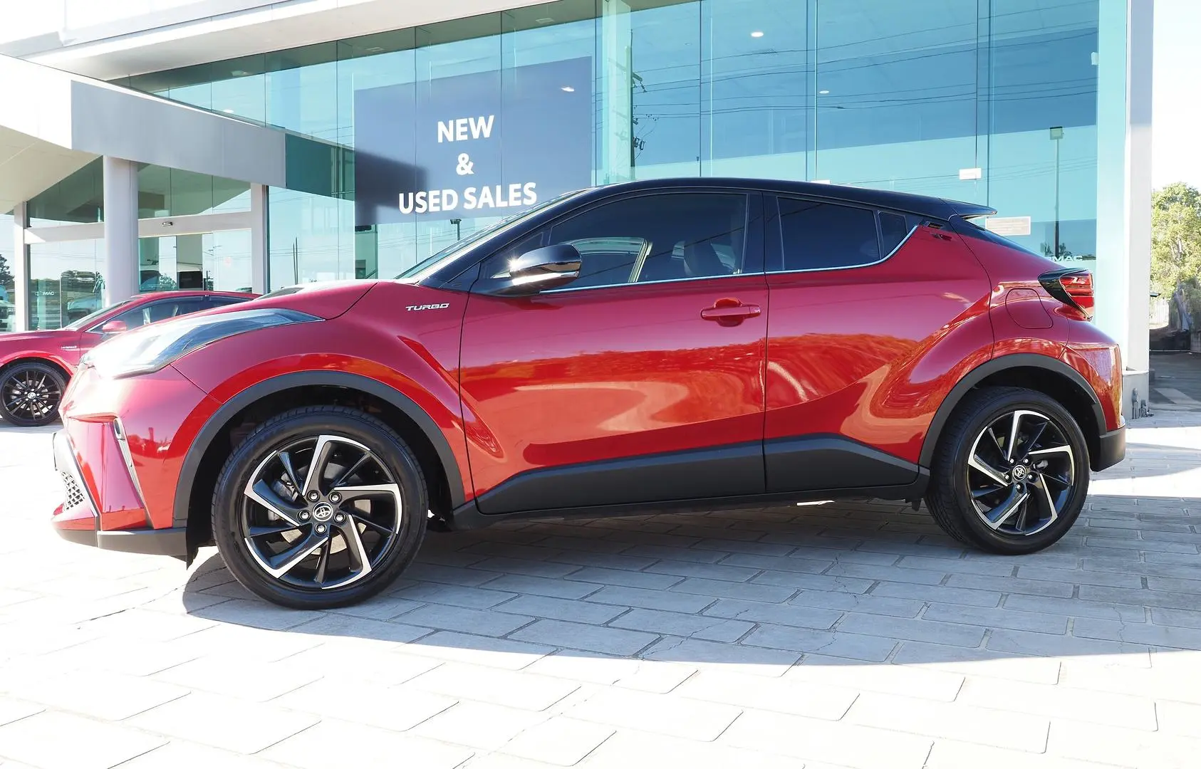 2022 Toyota C-HR Gallery Image 9